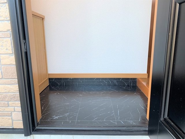 ルネージュMの玄関