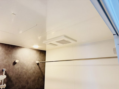 【冷暖房・空調設備】 | 市川市菅野５丁目新築戸建【菅野小学校：8分】 | 雨の日も安心の浴室乾燥機つき