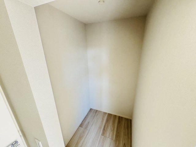 【収納】 | 市川市菅野５丁目新築戸建【菅野小学校：8分】 | 8帖寝室・ウォークインクローゼット