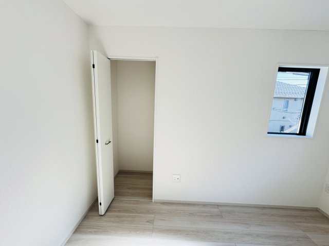 【収納】 | 市川市菅野５丁目新築戸建【菅野小学校：8分】 | 4.4帖洋室収納