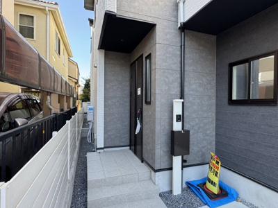 【エントランス】 | 市川市菅野５丁目新築戸建【菅野小学校：8分】 | エントランス・玄関ポーチ