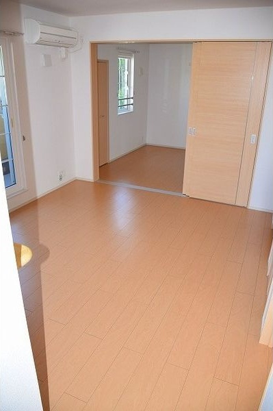 サイドルーツ　Ⅱの居間・リビング|おしゃれなリビングです