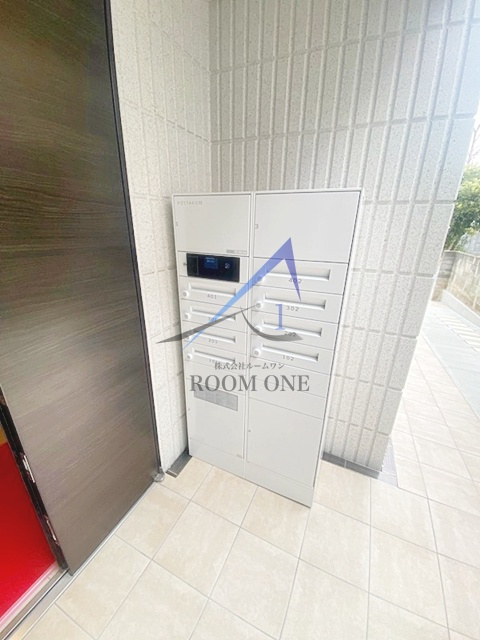 ゆりの木テラス経堂のその他共用部分|集合ポストと宅配ボックスです。