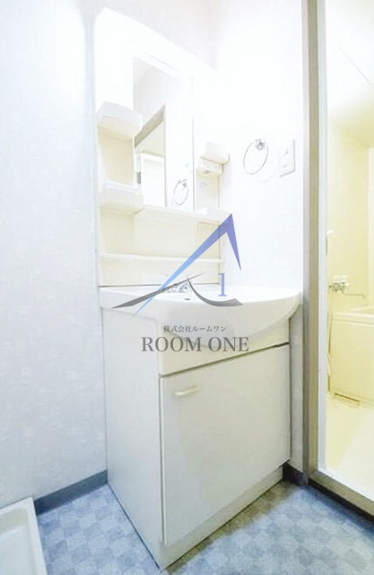 スペリオール市川の洗面所|独立洗面台です。