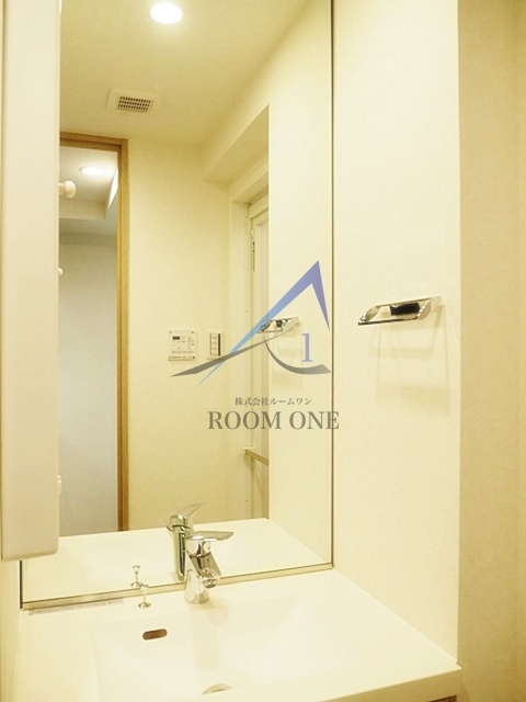 ルーブル武蔵中原参番館の洗面所|独立洗面台です。