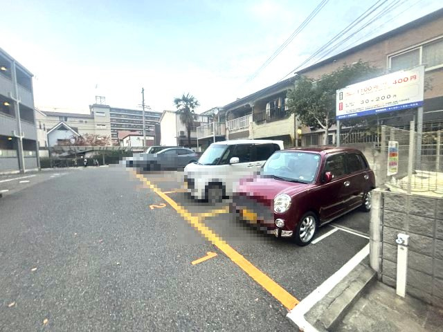 パトリア芦屋の駐車場