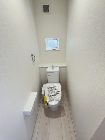 【トイレ】 | 糟屋郡第3志免町志免3丁目　1号棟（全1棟）【仲介手数料無料・0円】 | 施工例。1階のトイレです。施工例は完成時と異なる場合があります。