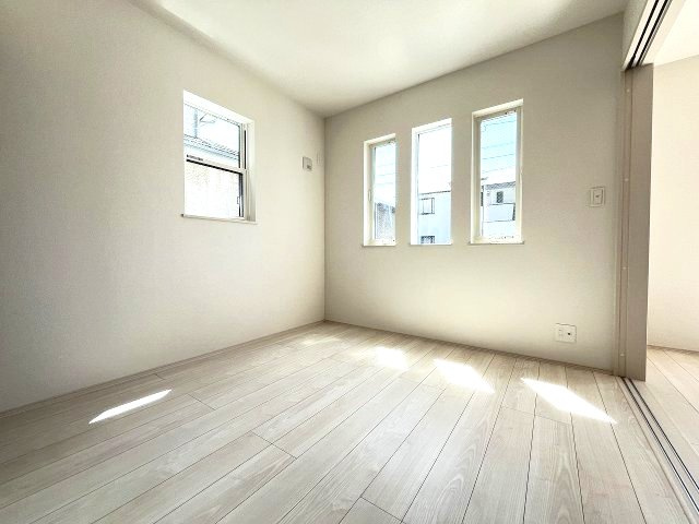 【洋室】 | 糟屋郡第3志免町志免3丁目　1号棟（全1棟）【仲介手数料無料・0円】 | 現地写真。1階洋室です。