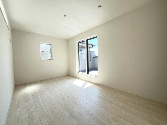 【寝室】 | 糟屋郡第3志免町志免3丁目　1号棟（全1棟）【仲介手数料無料・0円】 | 現地写真。2階主寝室です。