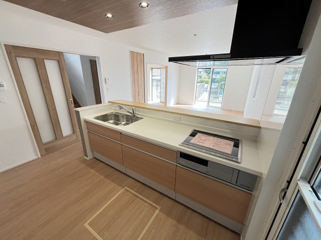 【キッチン】 | 糟屋郡第3志免町志免3丁目　1号棟（全1棟）【仲介手数料無料・0円】 | 施工例。施工例は完成時と異なる場合があります。
