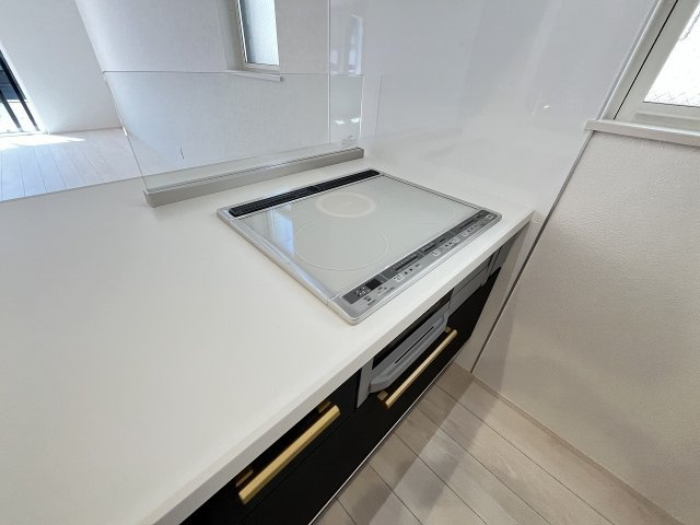 【キッチン】 | 糟屋郡第3志免町志免3丁目　1号棟（全1棟）【仲介手数料無料・0円】 | 現地写真。IHクッキングヒーター