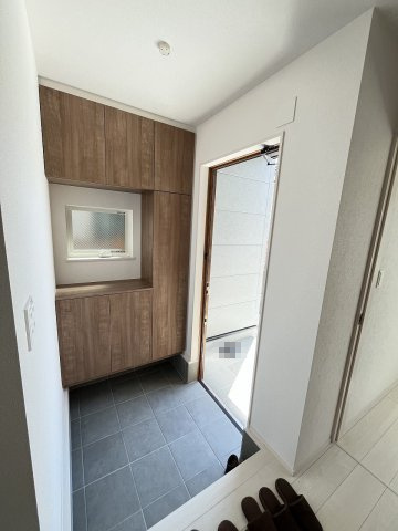 【玄関】 | 糟屋郡第3志免町志免3丁目　1号棟（全1棟）【仲介手数料無料・0円】 | 現地写真。