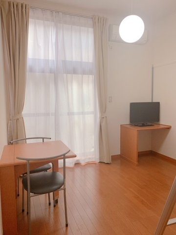 レオパレスブランシュヴァルⅢの居間・リビング