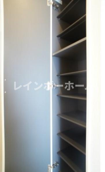 リブリ・トーカクWARABIの玄関