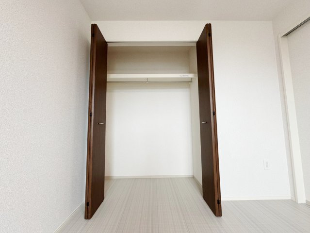 安芸郡府中町みくまり３丁目のアパートの収納