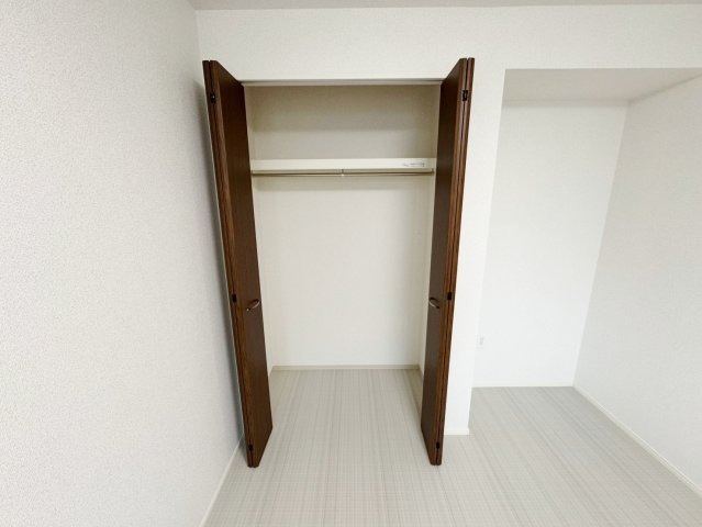 安芸郡府中町みくまり３丁目のアパートの収納