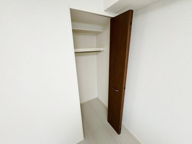 安芸郡府中町みくまり３丁目のアパートの収納