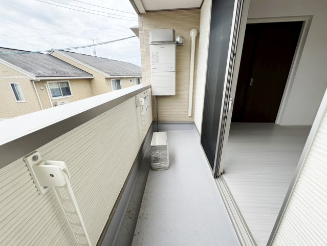 安芸郡府中町みくまり３丁目のアパートのバルコニー