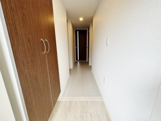 安芸郡府中町みくまり３丁目のアパートの玄関