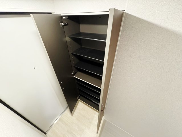 安芸郡府中町みくまり３丁目のアパートの収納