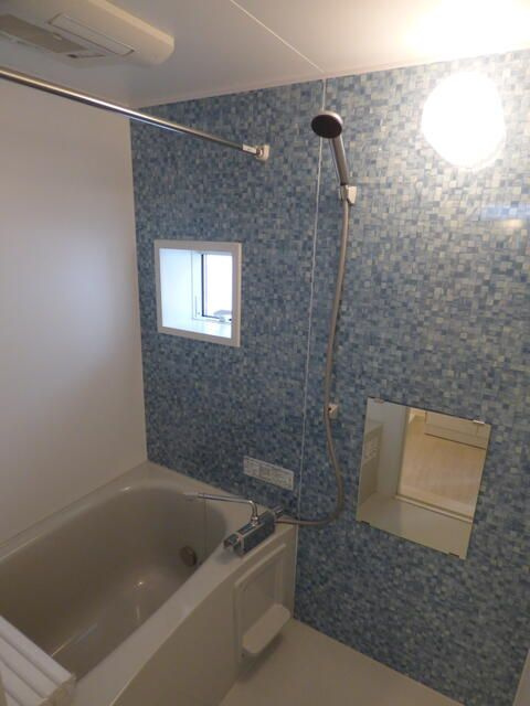 ロワイヤル綾瀬の浴室