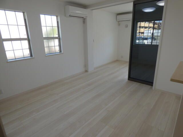 ロワイヤル綾瀬の居間・リビング