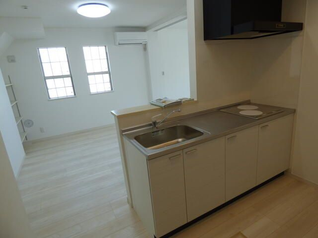 ロワイヤル綾瀬のキッチン