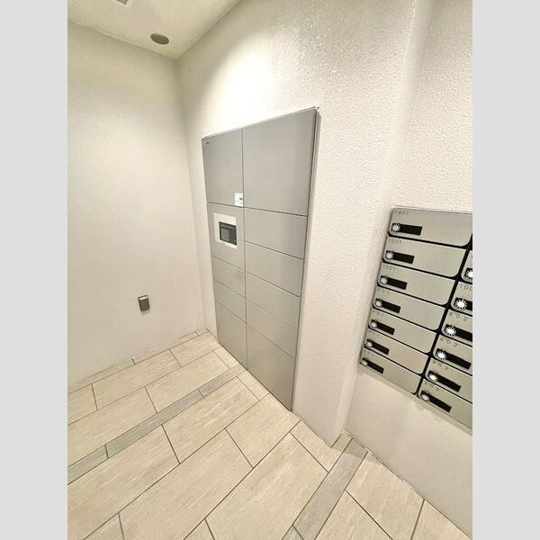 エスリード上前津セレーノのエントランス