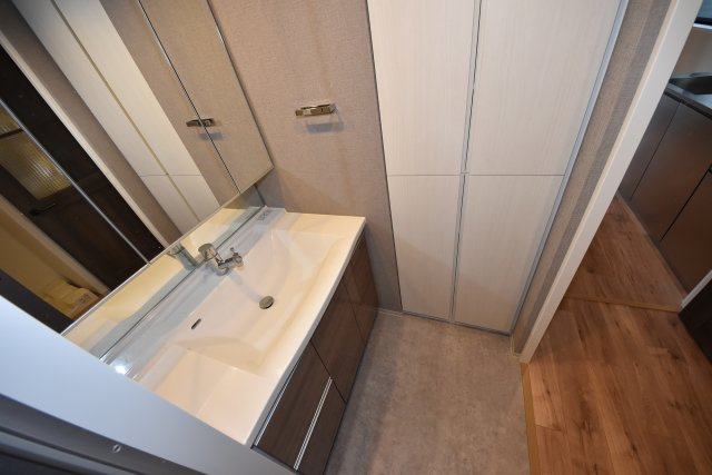 コンフォリア北堀江一丁目の洗面所|コンパクトで使いやすい洗面所