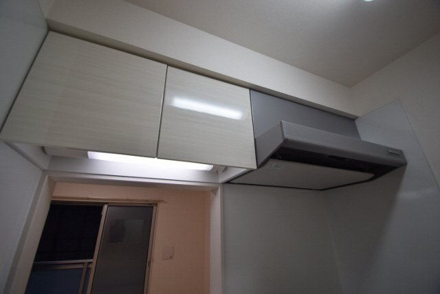 リブリ・トワのキッチン|キッチン上部