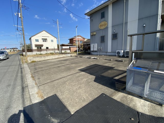 ツイーンの駐車場