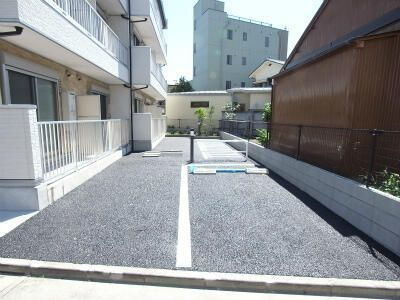 アネシスの駐車場