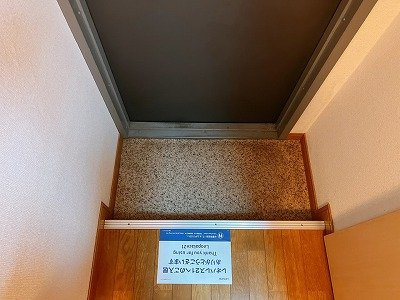 レオパレスドミールの玄関