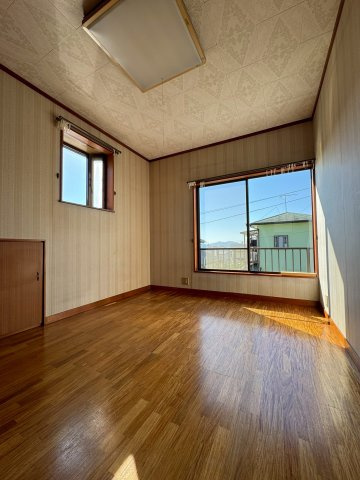 富士宮市山宮　中古戸建　（土地面積64.99坪）の洋室