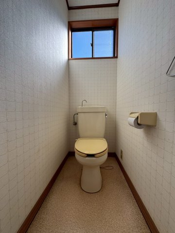 富士宮市山宮　中古戸建　（土地面積64.99坪）のトイレ
