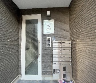 エステイトB西大宮のエントランス