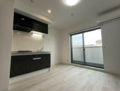 エステイトB西大宮の居間・リビング