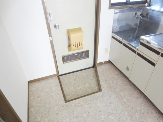 カーサヴェルデ関谷2の玄関