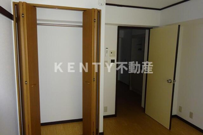 【寝室】 | メゾン大森北３ | 使い勝手のいい寝室です