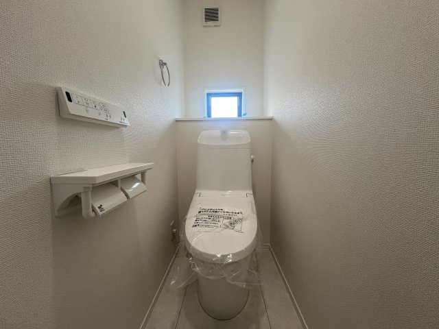 星川の星空を独り占め！踊りたくなるスカイバルコニー付新築戸建【保土ヶ谷区星川１丁目】のトイレ|トイレもきれいです