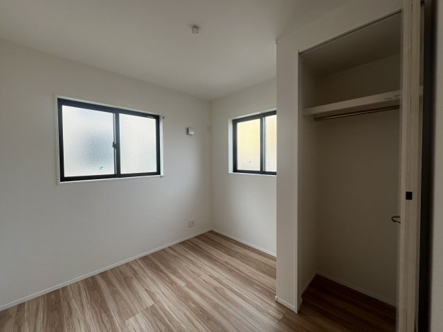 星川の星空を独り占め！踊りたくなるスカイバルコニー付新築戸建【保土ヶ谷区星川１丁目】の洋室|明るい洋室です