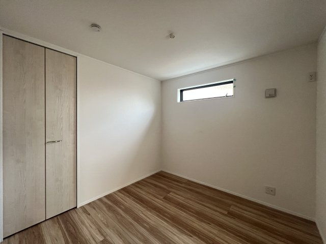 星川の星空を独り占め！踊りたくなるスカイバルコニー付新築戸建【保土ヶ谷区星川１丁目】の洋室|使い勝手のいい洋室です