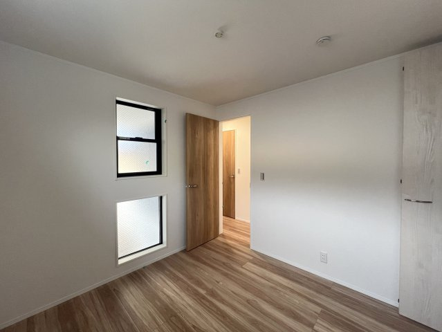 星川の星空を独り占め！踊りたくなるスカイバルコニー付新築戸建【保土ヶ谷区星川１丁目】の洋室|スタンダードな洋室です