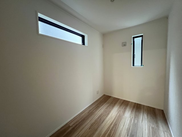 星川の星空を独り占め！踊りたくなるスカイバルコニー付新築戸建【保土ヶ谷区星川１丁目】の洋室|きれいな洋室です