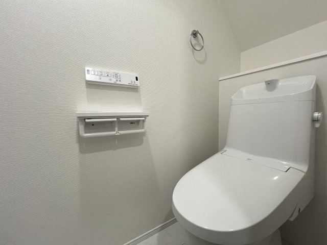 星川の星空を独り占め！踊りたくなるスカイバルコニー付新築戸建【保土ヶ谷区星川１丁目】のトイレ|トイレも気になるポイント