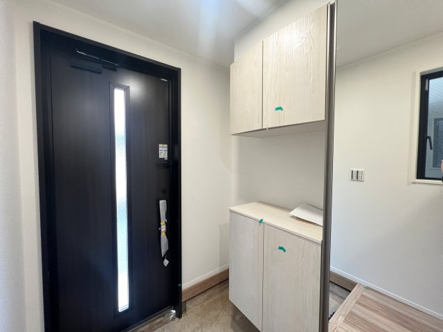 星川の星空を独り占め！踊りたくなるスカイバルコニー付新築戸建【保土ヶ谷区星川１丁目】の玄関|毎日通る玄関はこちらです