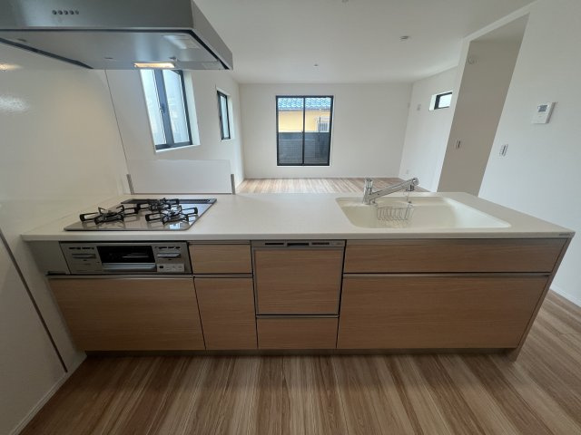 星川の星空を独り占め！踊りたくなるスカイバルコニー付新築戸建【保土ヶ谷区星川１丁目】のキッチン|キッチンでお料理をお楽しみください