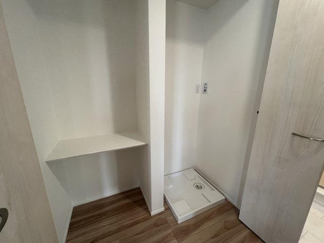 星川の星空を独り占め！踊りたくなるスカイバルコニー付新築戸建【保土ヶ谷区星川１丁目】のランドリースペース