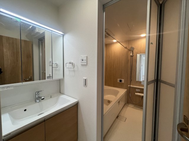 星川の星空を独り占め！踊りたくなるスカイバルコニー付新築戸建【保土ヶ谷区星川１丁目】の独立洗面台|使いやすい独立洗面台です