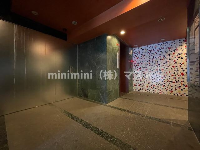 ブルービー桜川駅前のロビー